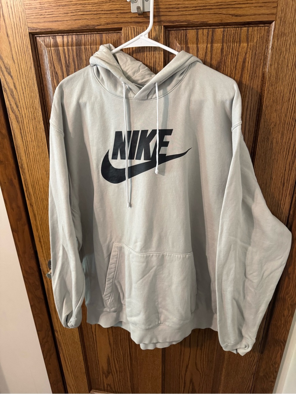 Nike Men’s Light Gray Pullover Hoodie with Black Logo